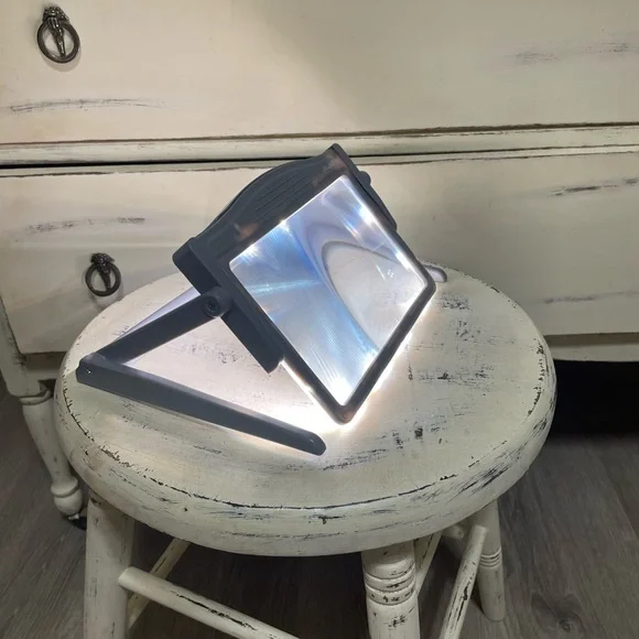 Sale!! Magnipros LED Page Magnifier with Stand - Picture 3 of 3